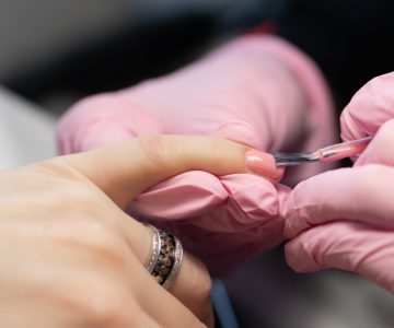 Маникюр и педикюр